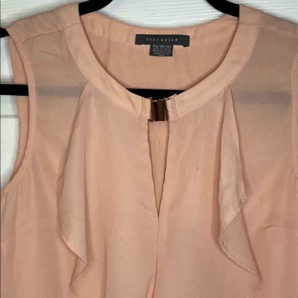🌺 4 for $25 Pink Blouse with Clasp - Picture 2 of 4